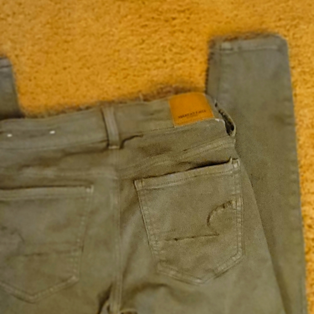 Like new American Eagle Khaki colored Jeggings size 0